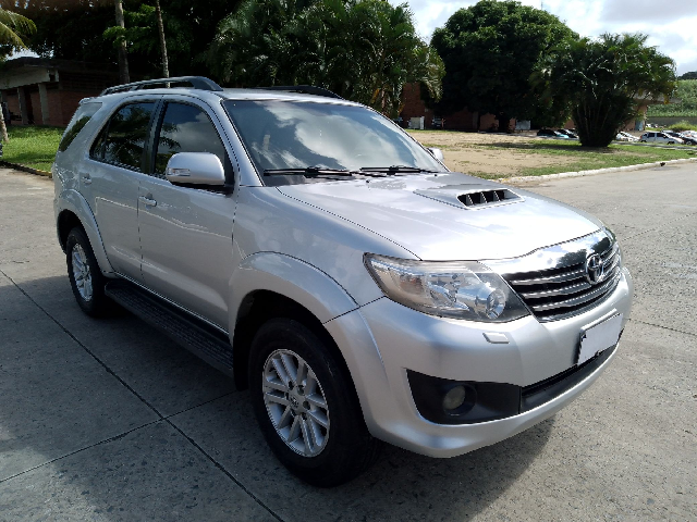 TOYOTA HILUX SW4 4X4  2015